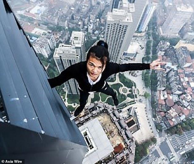 Vlogger Trung Quốc tử vong khi livestream ăn tắc kè sống ảnh 3 Vlogger Trung Quoc tu vong khi livestream an tac ke song anh 3