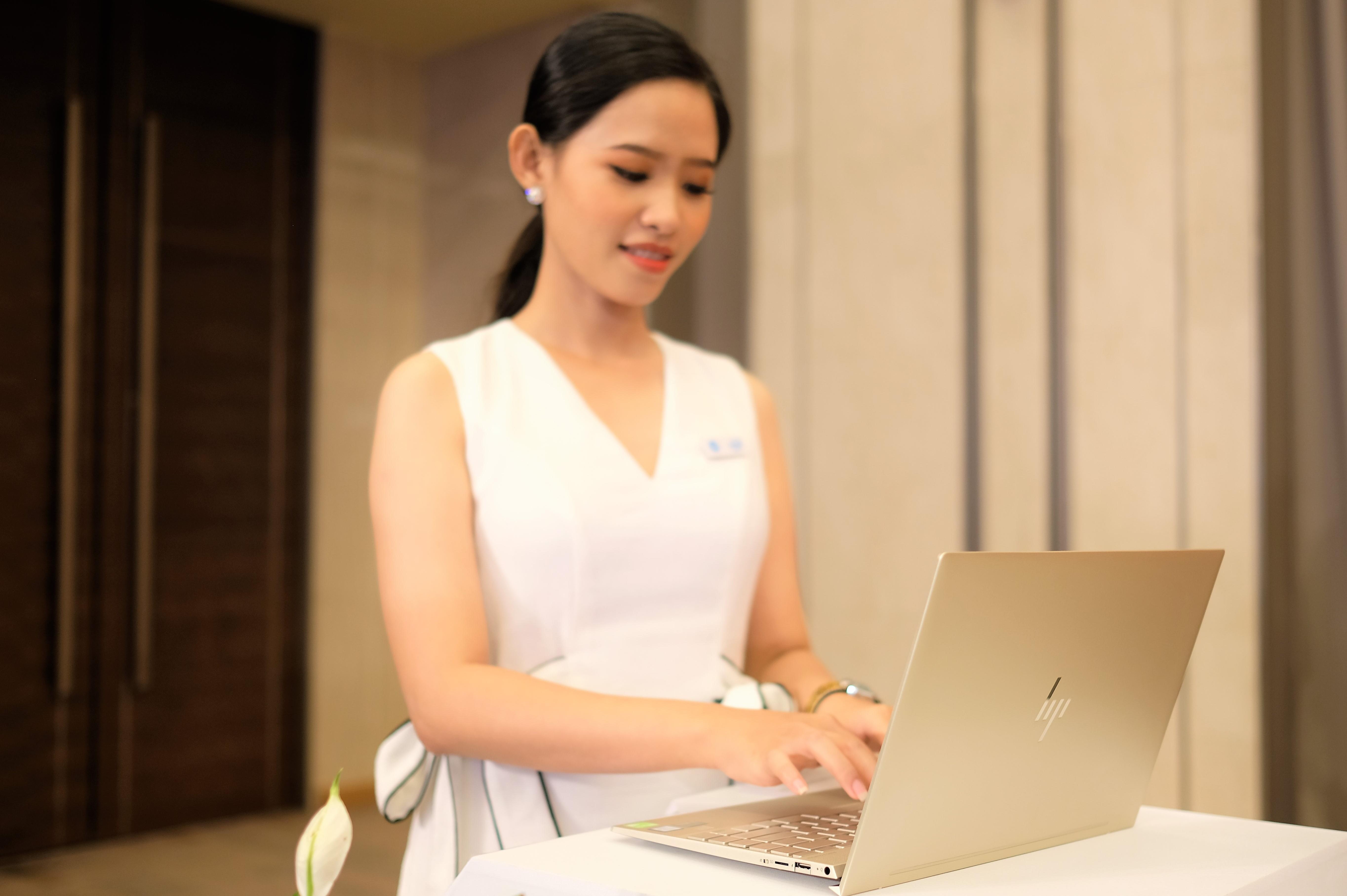 HP Envy 13 2019 ve VN - thiet ke nho gon, gia tu 21,5 trieu dong hinh anh