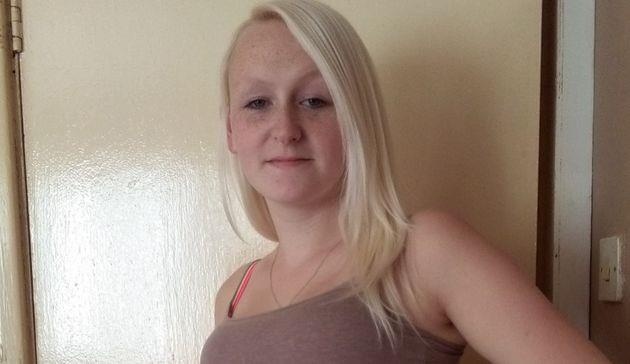 Sat hai con, nguoi me dang ban quan ao cua be tren Facebook hinh anh