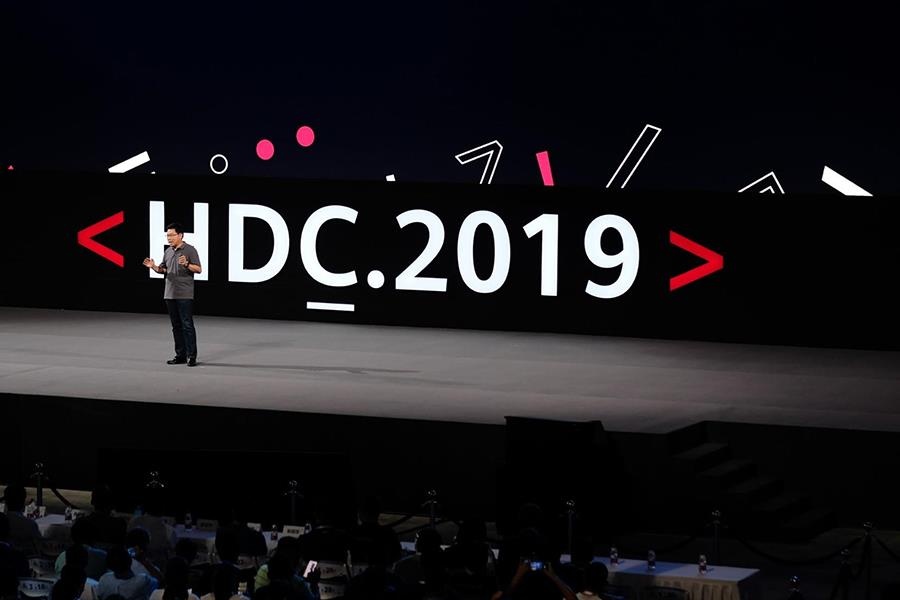 Huawei chinh thuc ra mat HarmonyOS, san sang bo Android hinh anh