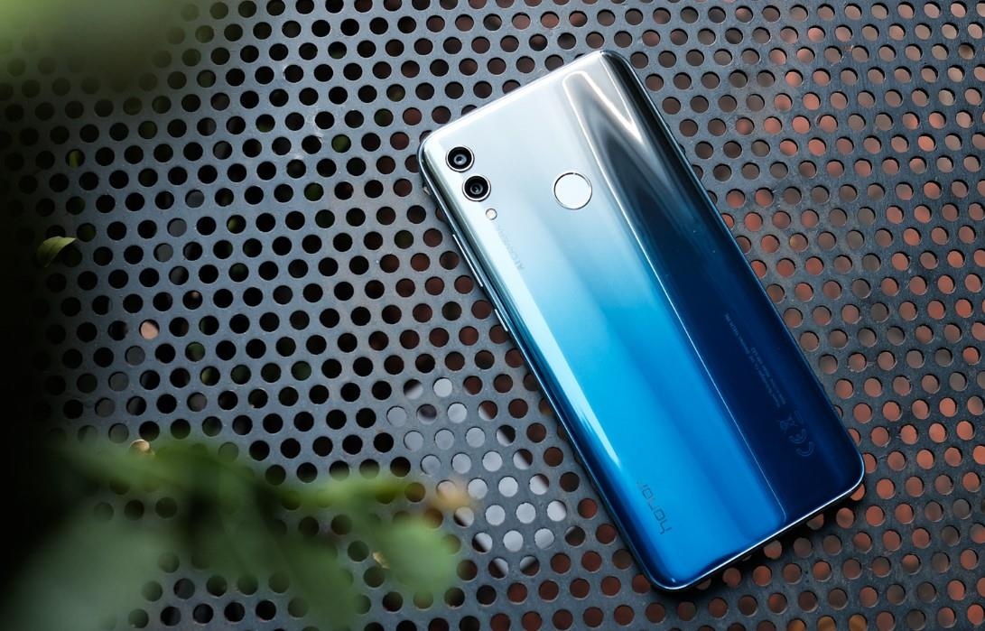 loat smartphone giam gia thang 8 anh 5