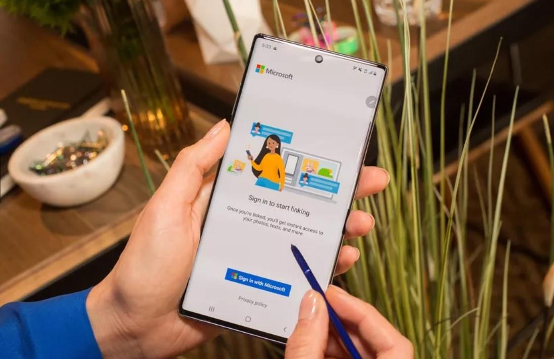 Galaxy Note10+ co man hinh gan nhu hoan hao anh 1
