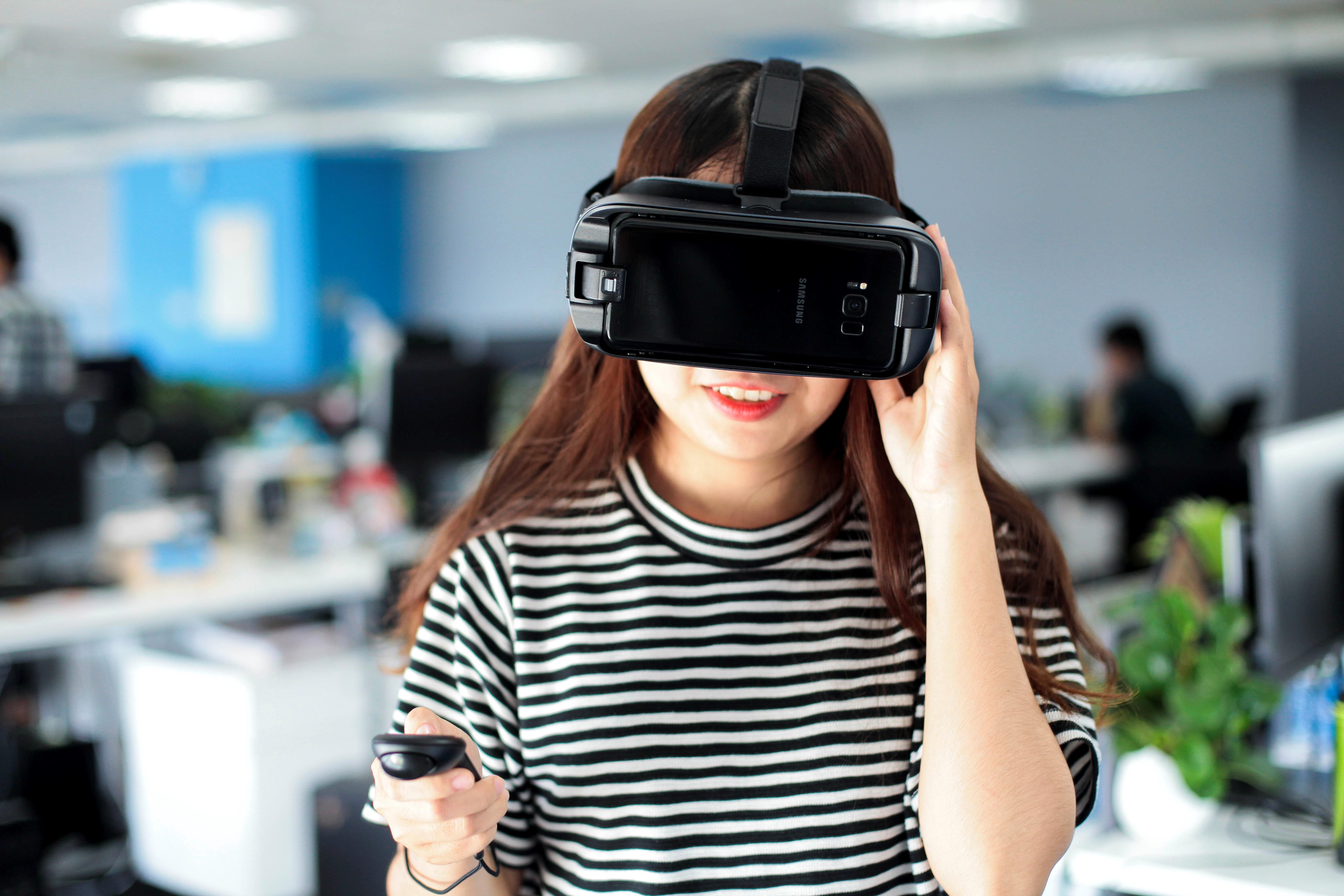 Vi sao Samsung Galaxy Note10 khong ho tro Gear VR? hinh anh