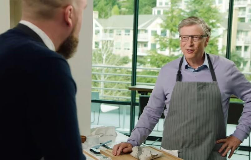 Ty phu Bill Gates lan dau vao bep lam ga nuong hinh anh
