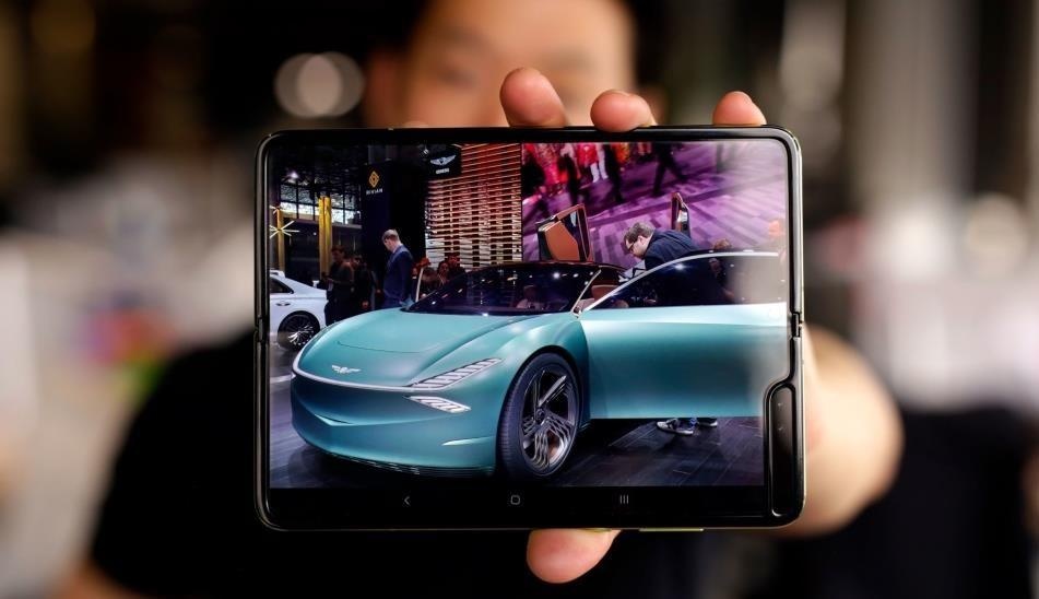 5 nam nua dien thoai man hinh gap se tro nen quen thuoc hinh anh