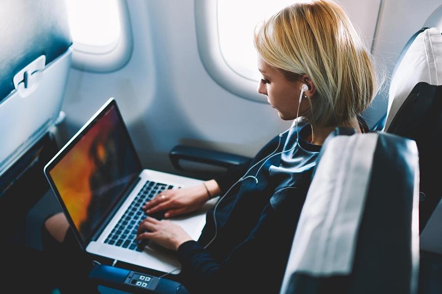 'Fan tao' VN nen binh tinh, chi 1 mau MacBook bi cam dem len may bay hinh anh