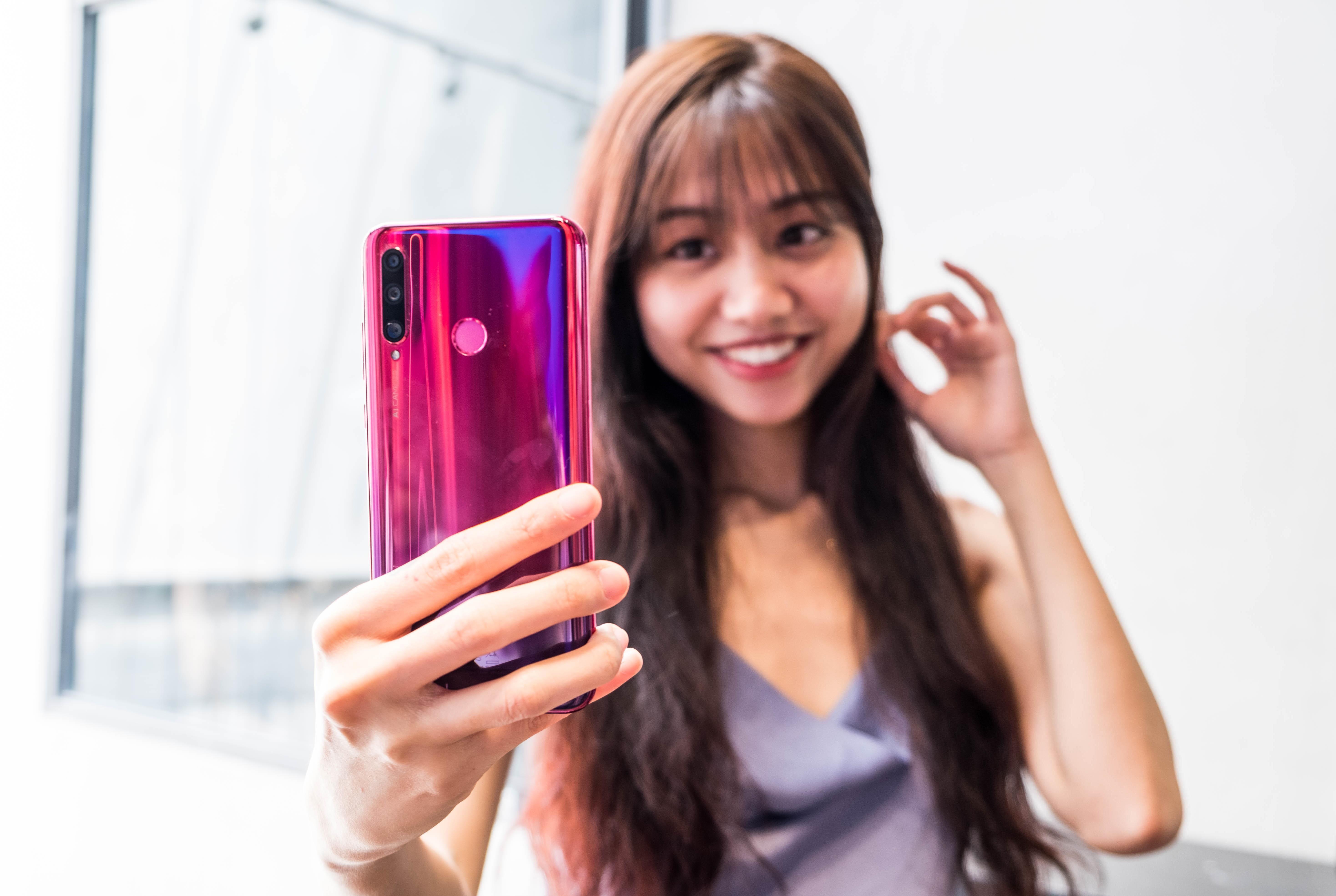 Loat smartphone dang chu y duoi 5 trieu dong anh 1