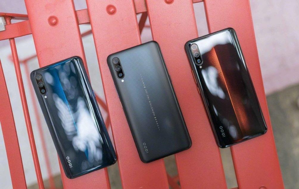 Smartphone vo danh cau hinh ngang Note10, gia tu 450 USD hinh anh