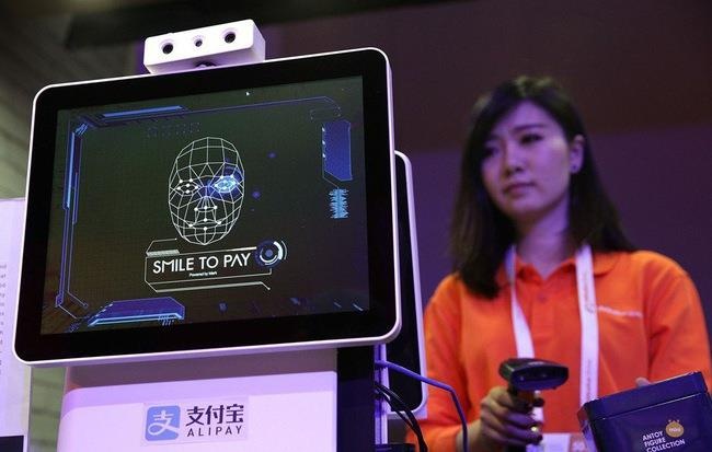 Clip TikTok he lo mua sam trong tuong lai - chi can cuoi de tra tien hinh anh