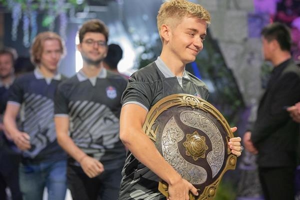 Doi vo dich Dota 2 nhan tien thuong nhieu hon ca 'nha vua' Wimbledon hinh anh