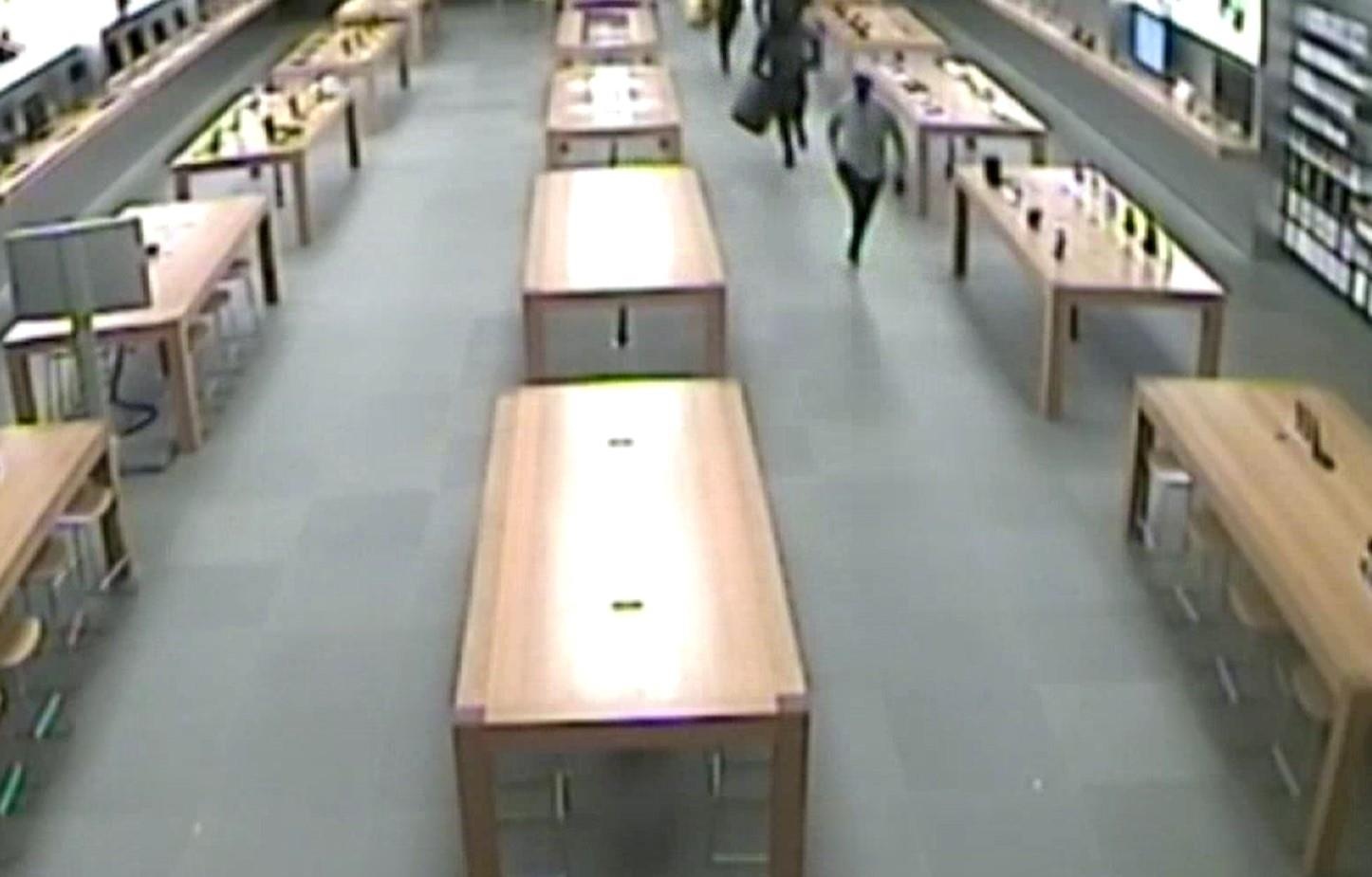 Xong vao cua hang cuop iPhone hinh anh