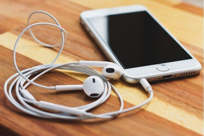 Vi sao dien thoai gia cao lai thieu jack cam tai nghe? hinh anh