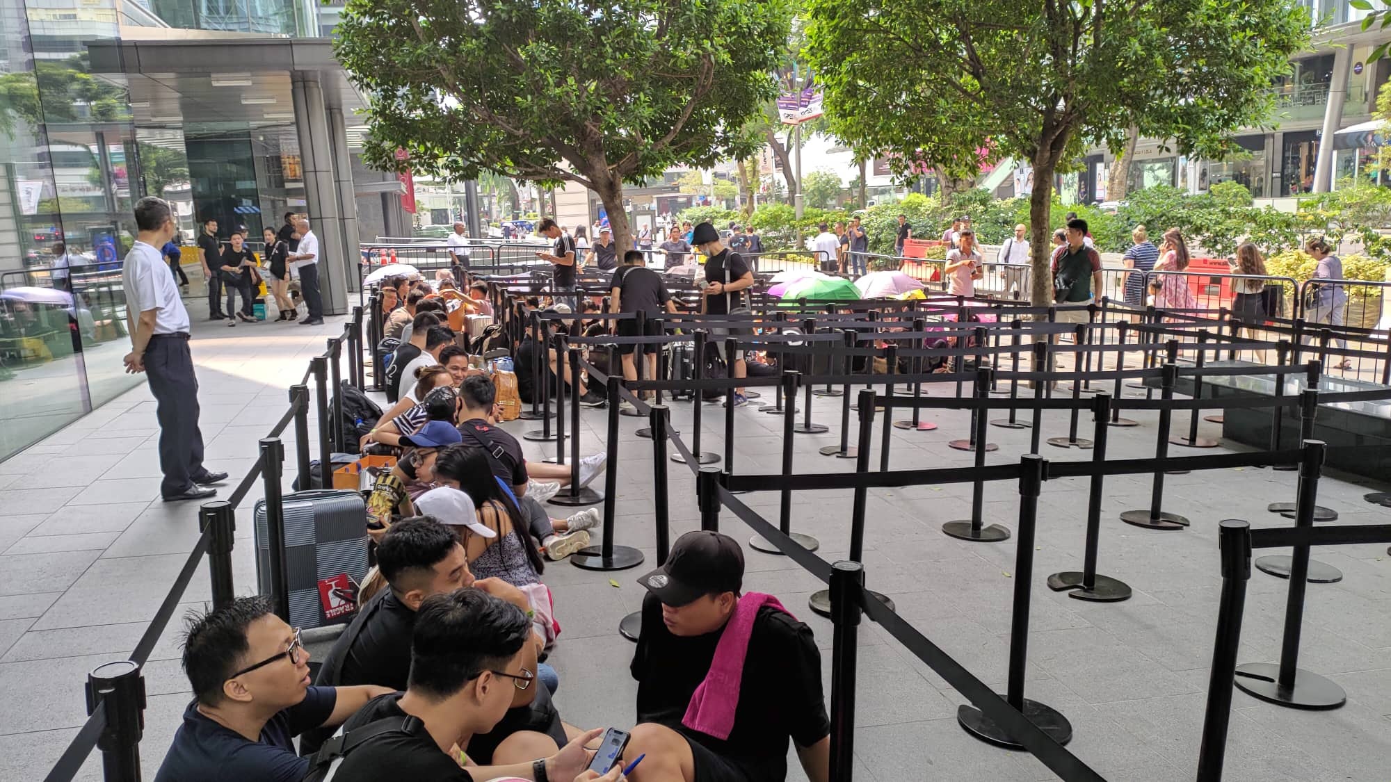 Nguoi Viet Nam xep hang mua iPhone 11 Pro anh 11