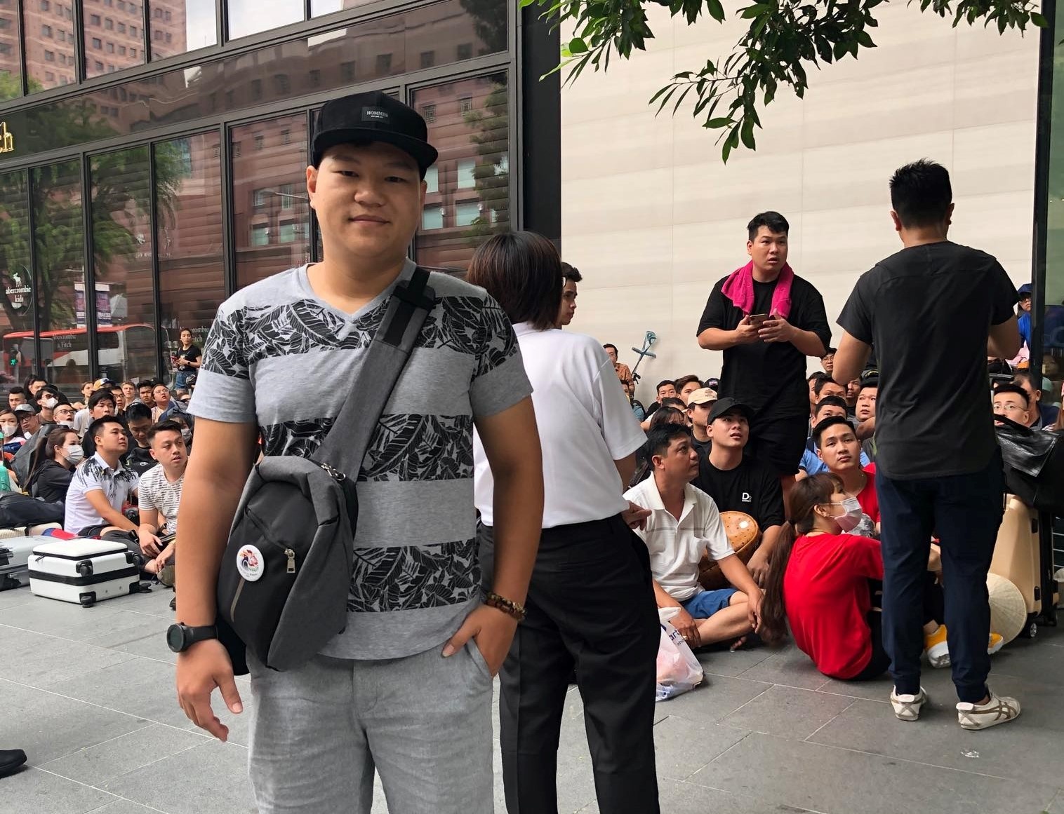 Nguoi Viet Nam xep hang mua iPhone 11 Pro anh 3