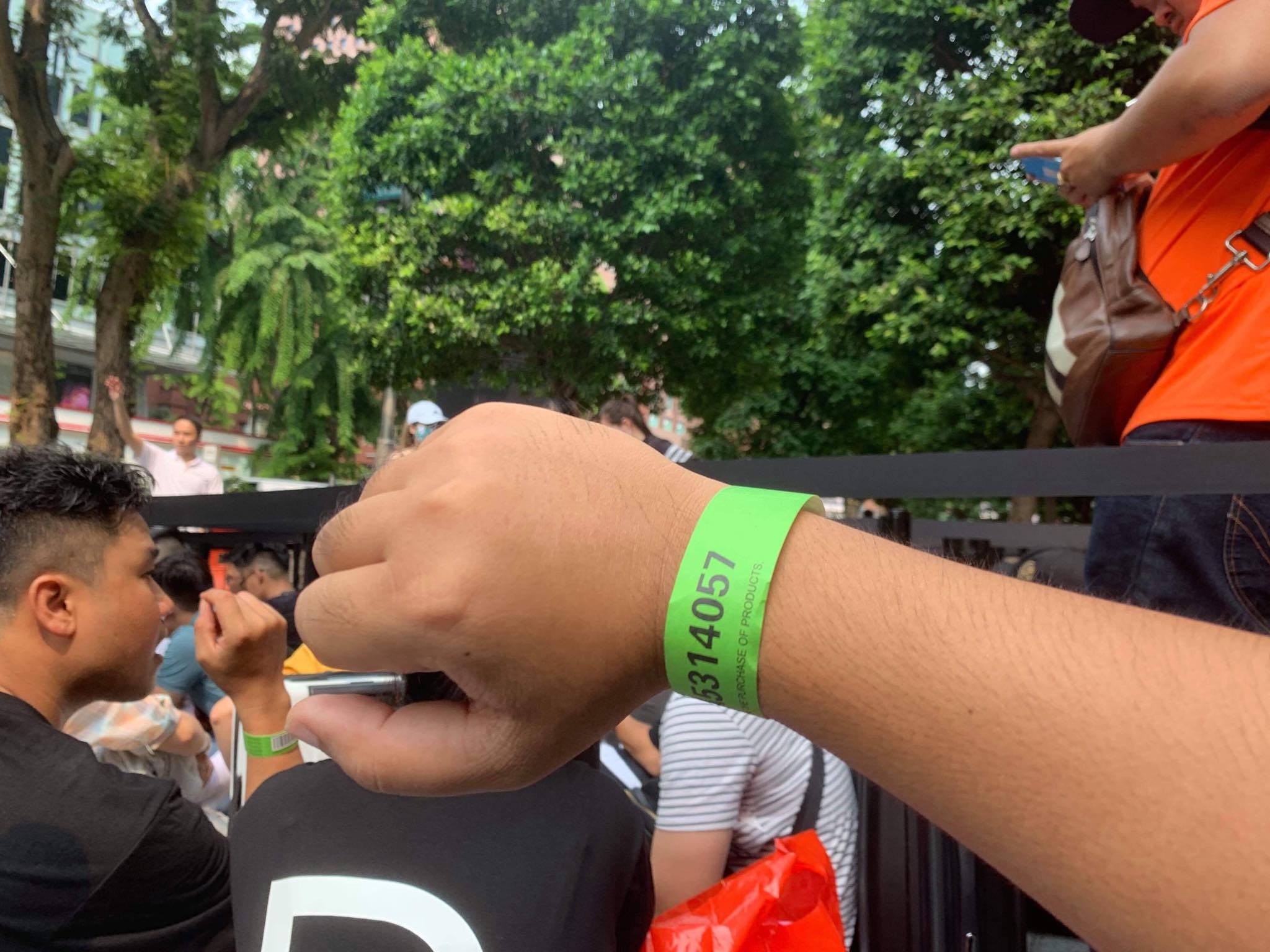 Nguoi Viet Nam xep hang mua iPhone 11 Pro anh 6