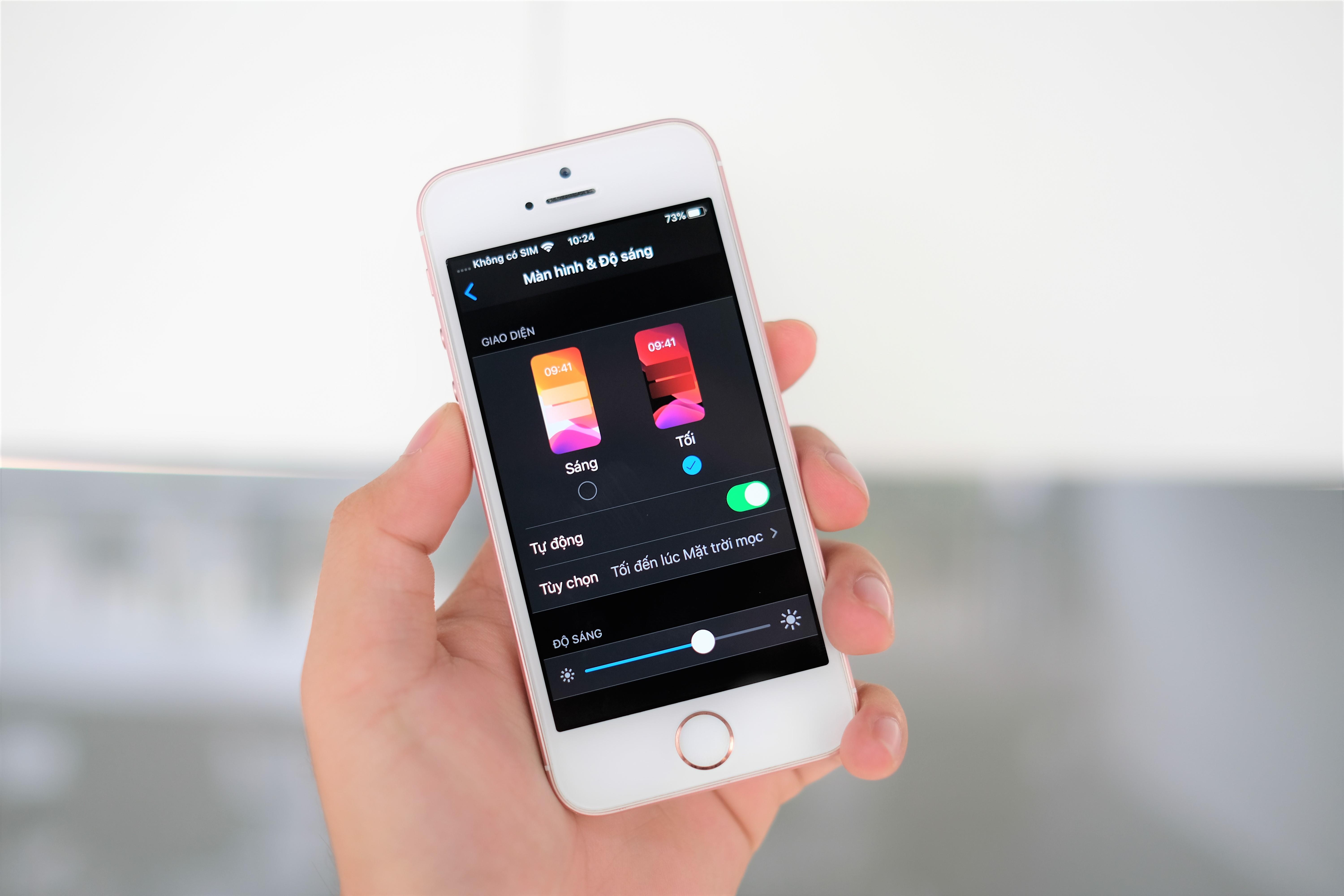 Thu iOS 13.0 tren iPhone doi cu - giao dien dep, may nong, chay cham hinh anh