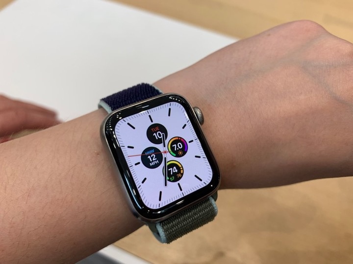 Gia Apple Watch Series 5 anh 1