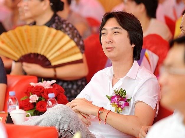 Con trai ty phu Trung Quoc bi cam an choi xa xi vi mat diem tin dung hinh anh