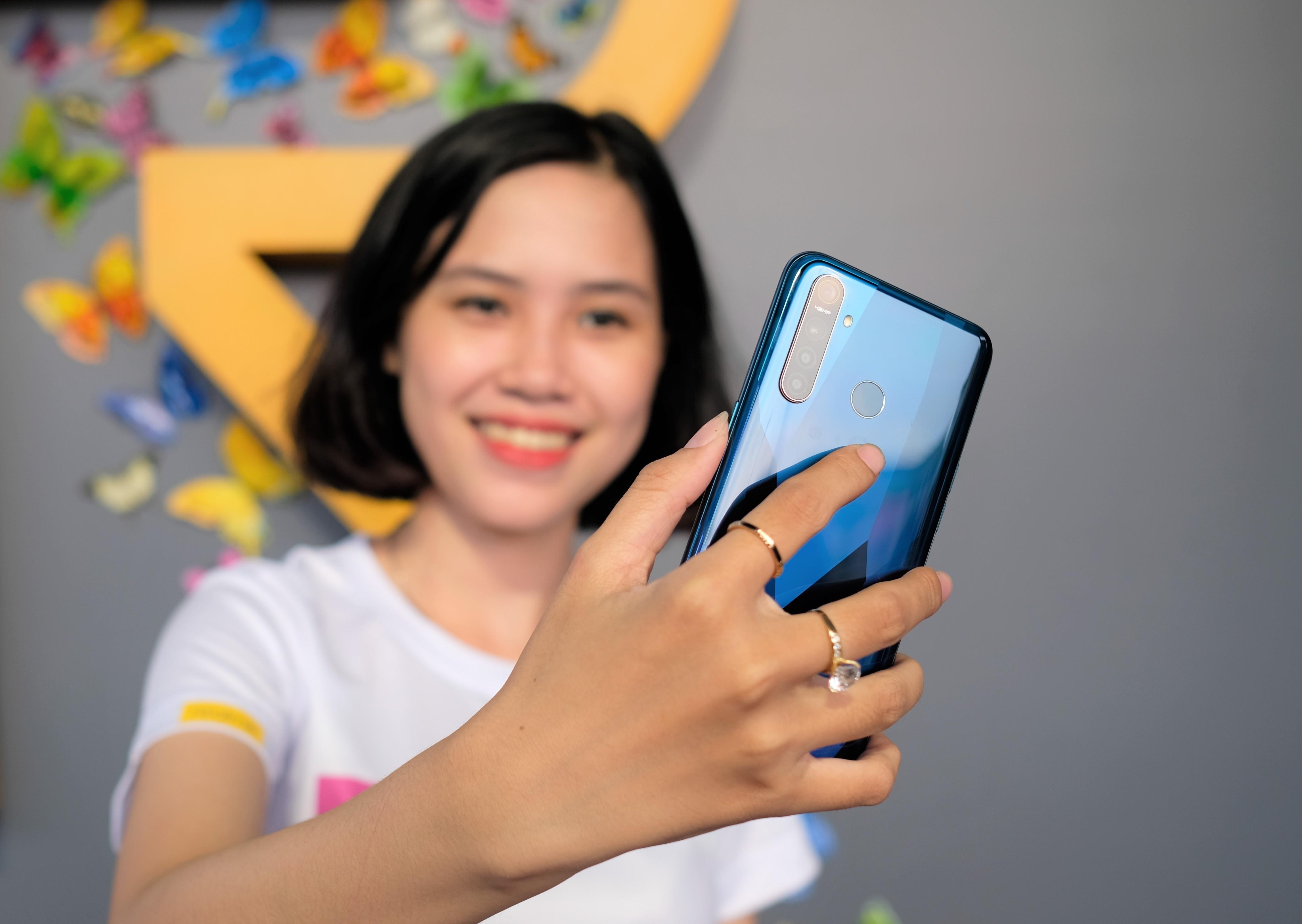 Realme 5 va 5 Pro ra mat tai VN - camera 48 MP, gia tu 4 trieu dong hinh anh