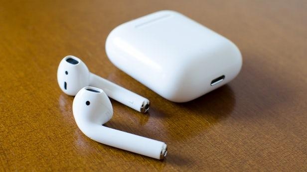AirPods 2 gia tu 3,5 trieu dong hut khach o Viet Nam hinh anh