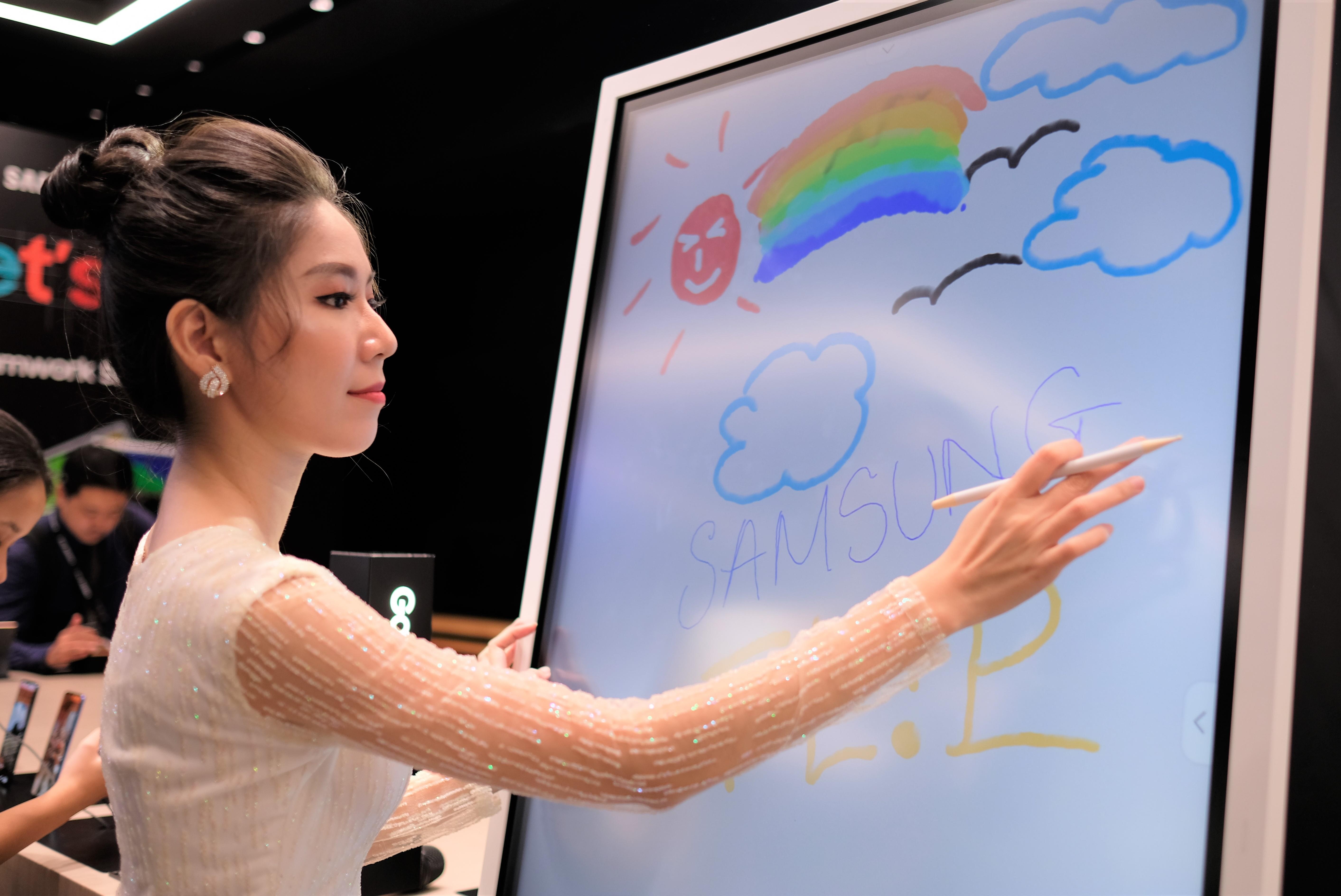 Bang thong minh Samsung Flip 2 gia tu 55 trieu hinh anh