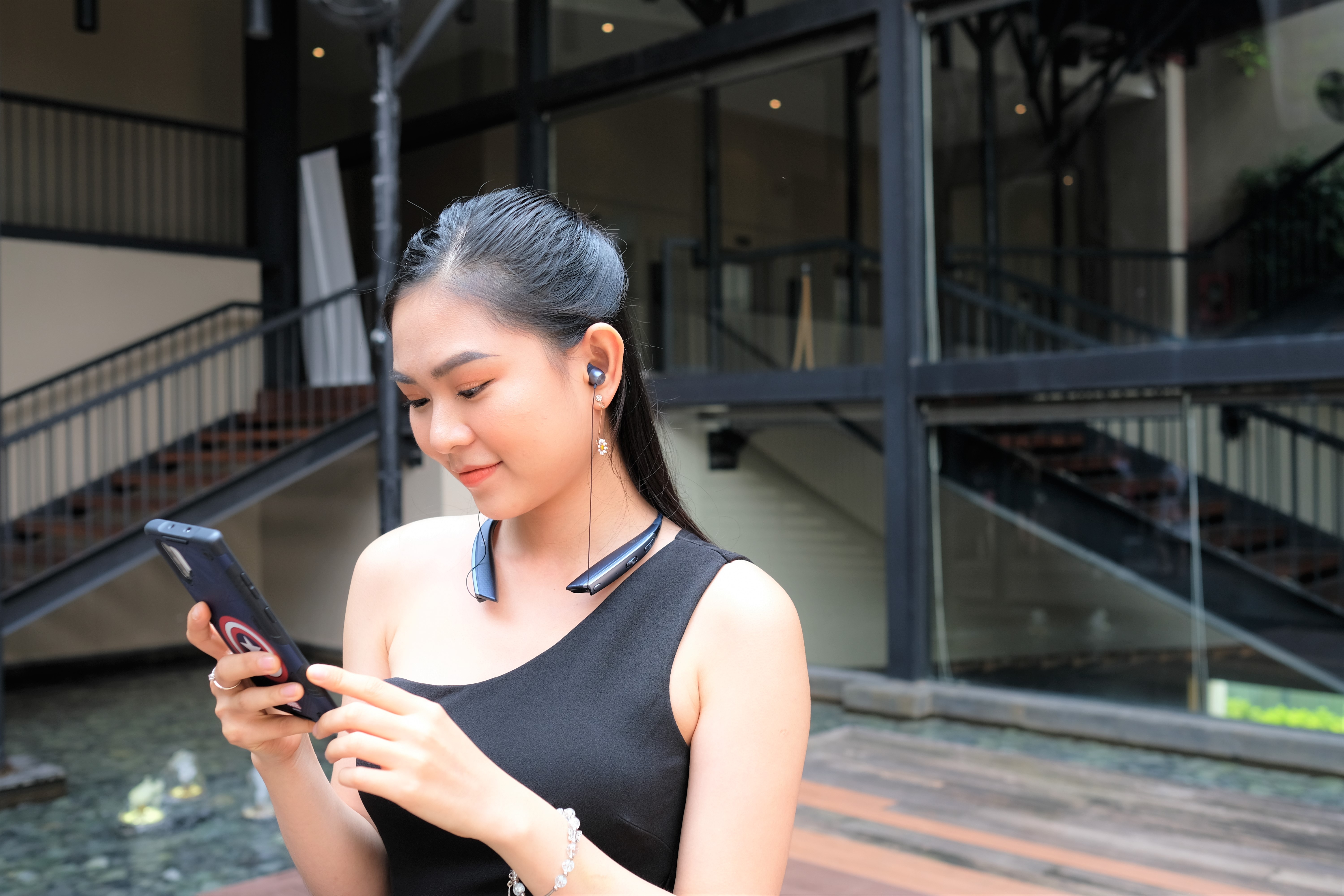 Tai nghe LG Tone Platinum ra mat anh 1