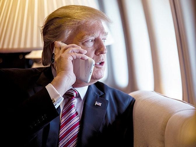 Cuu thiet ke Apple dap lai loi che iPhone cua ong Trump hinh anh