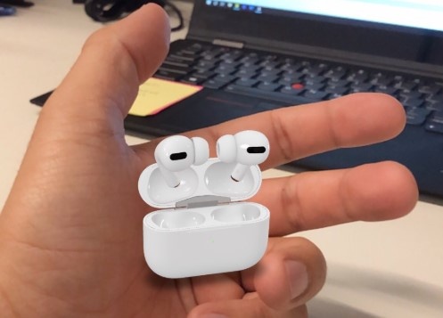 Anh che AirPods Pro anh 6