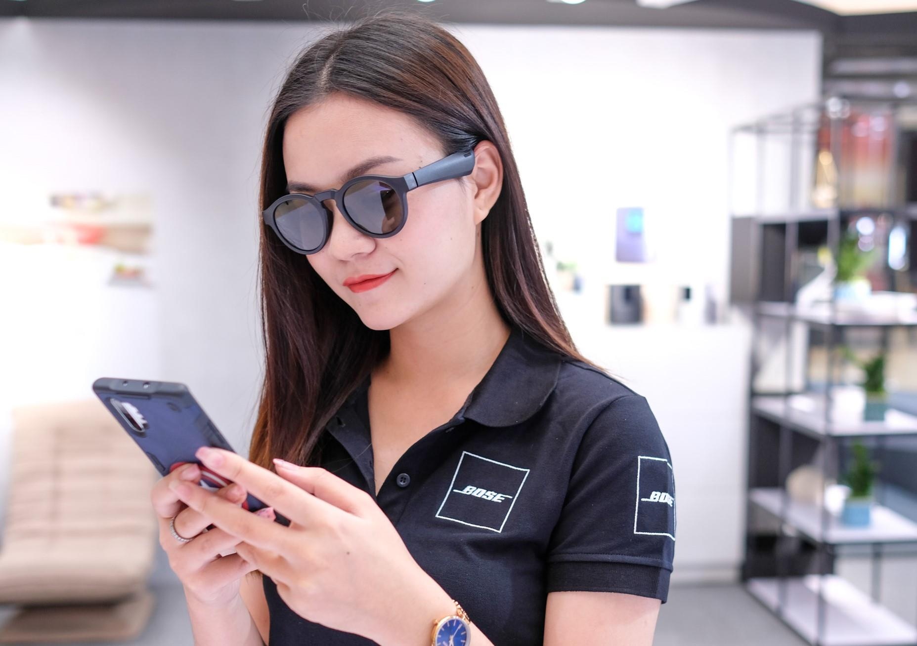 Kinh mat phat nhac cua Bose ve Viet Nam, gia 6 trieu dong hinh anh