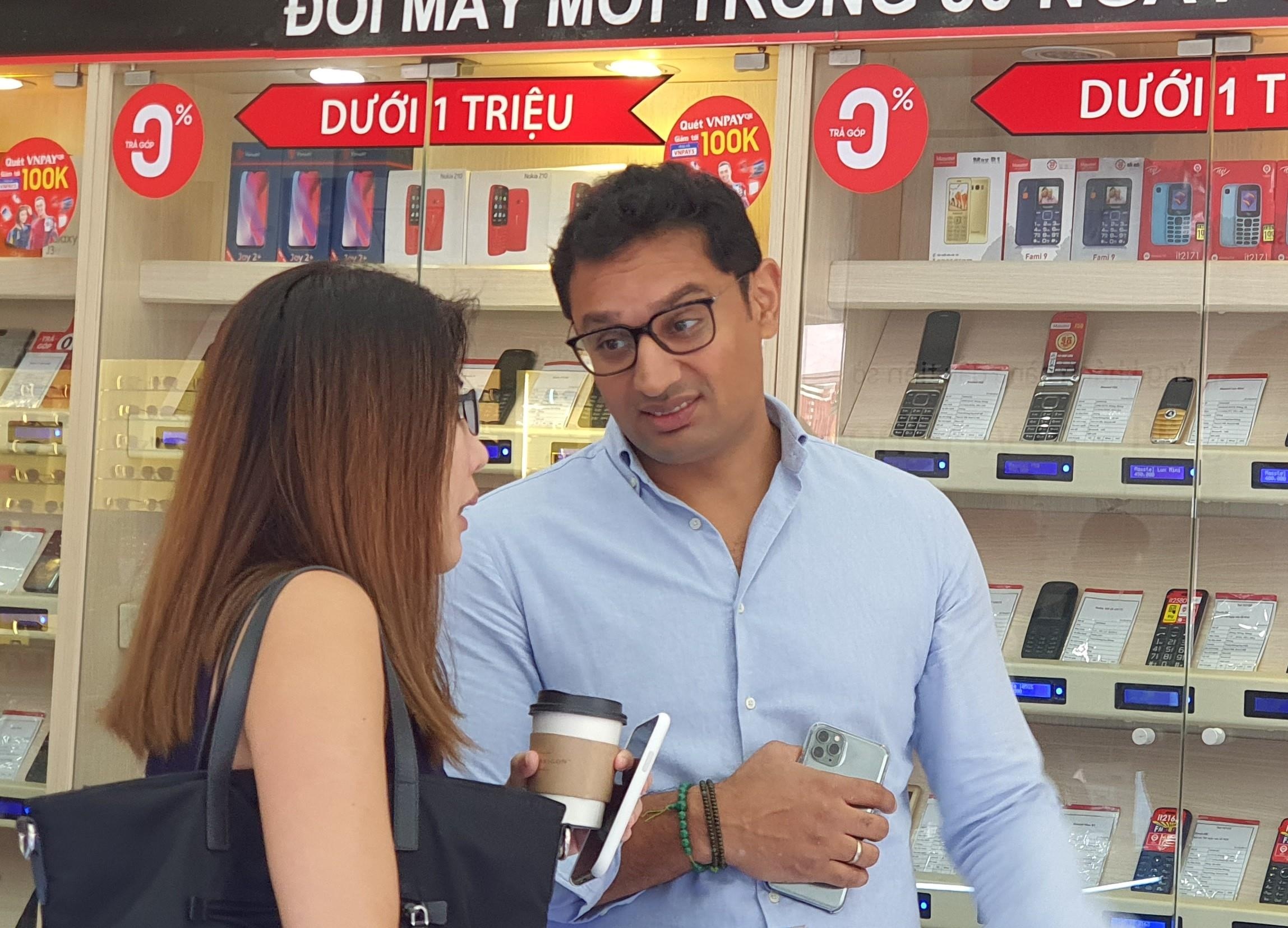 Quan ly Apple den cua hang o VN ngay mo ban iPhone 11 hinh anh