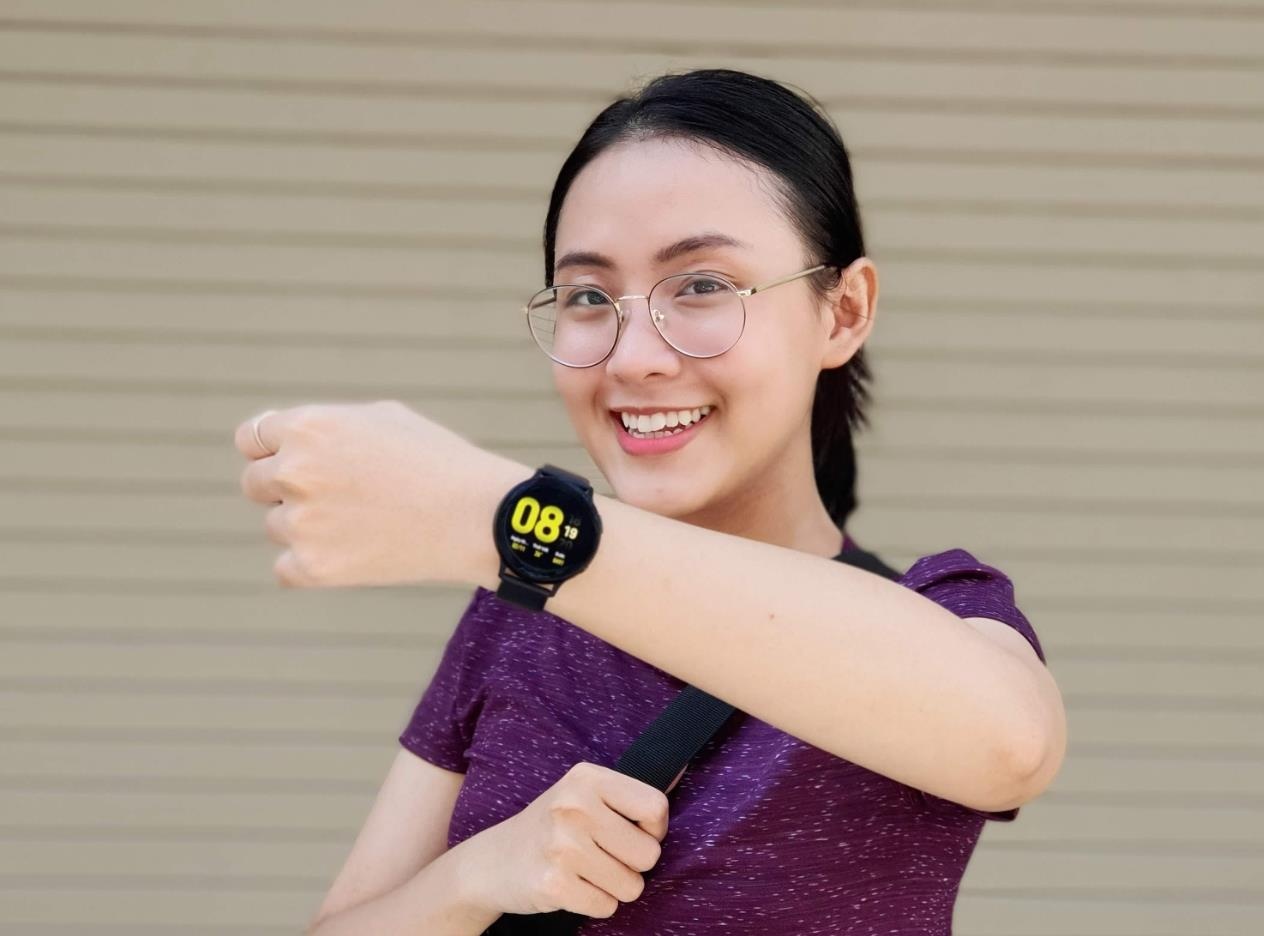 Chi tiet Galaxy Watch Active 2 - vong xoay cam ung la diem nhan hinh anh