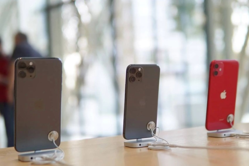 khach hang buc xuc vi nhan iPhone 11 tre anh 2