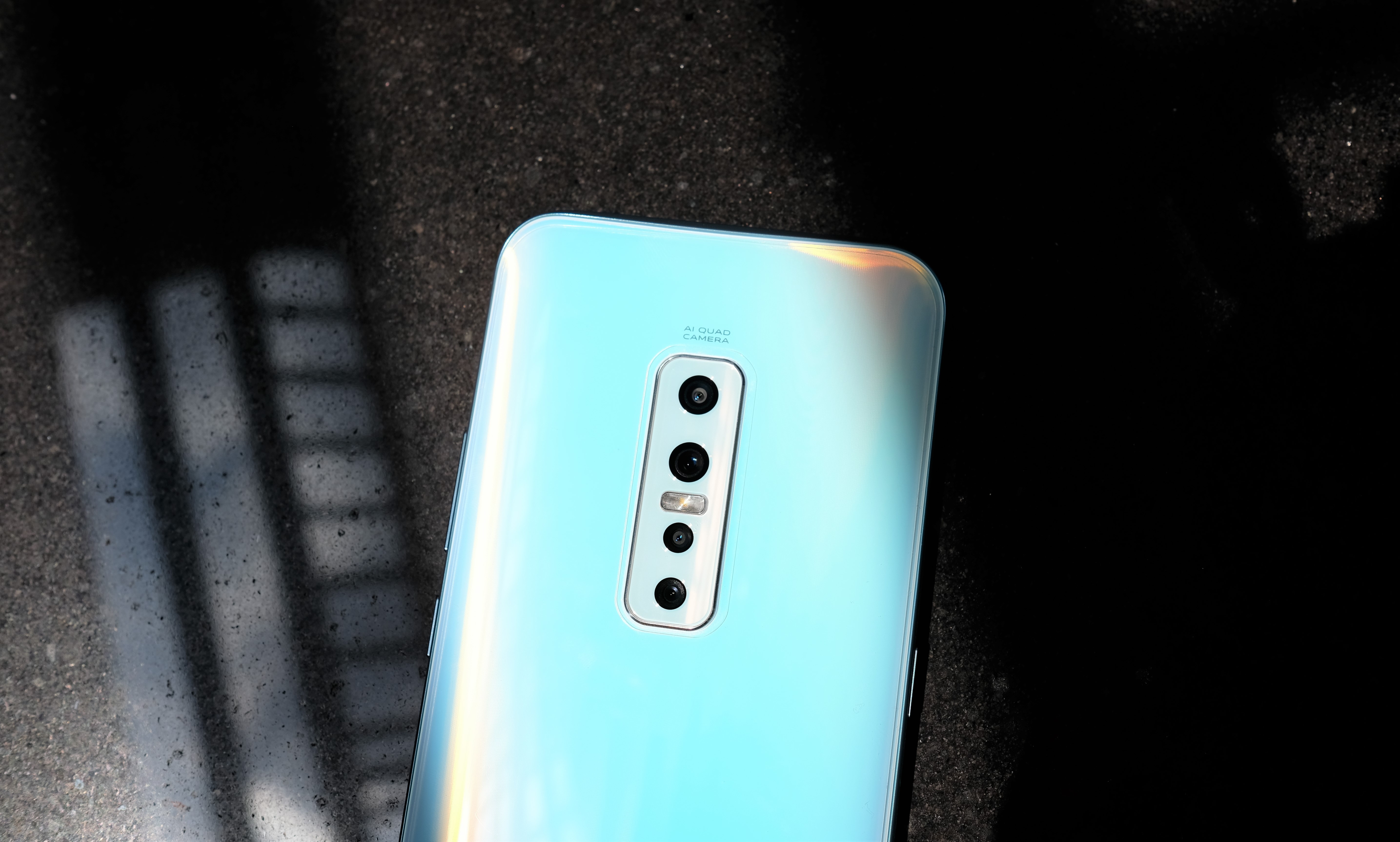 loat smartphone co 4 camera sau anh 1