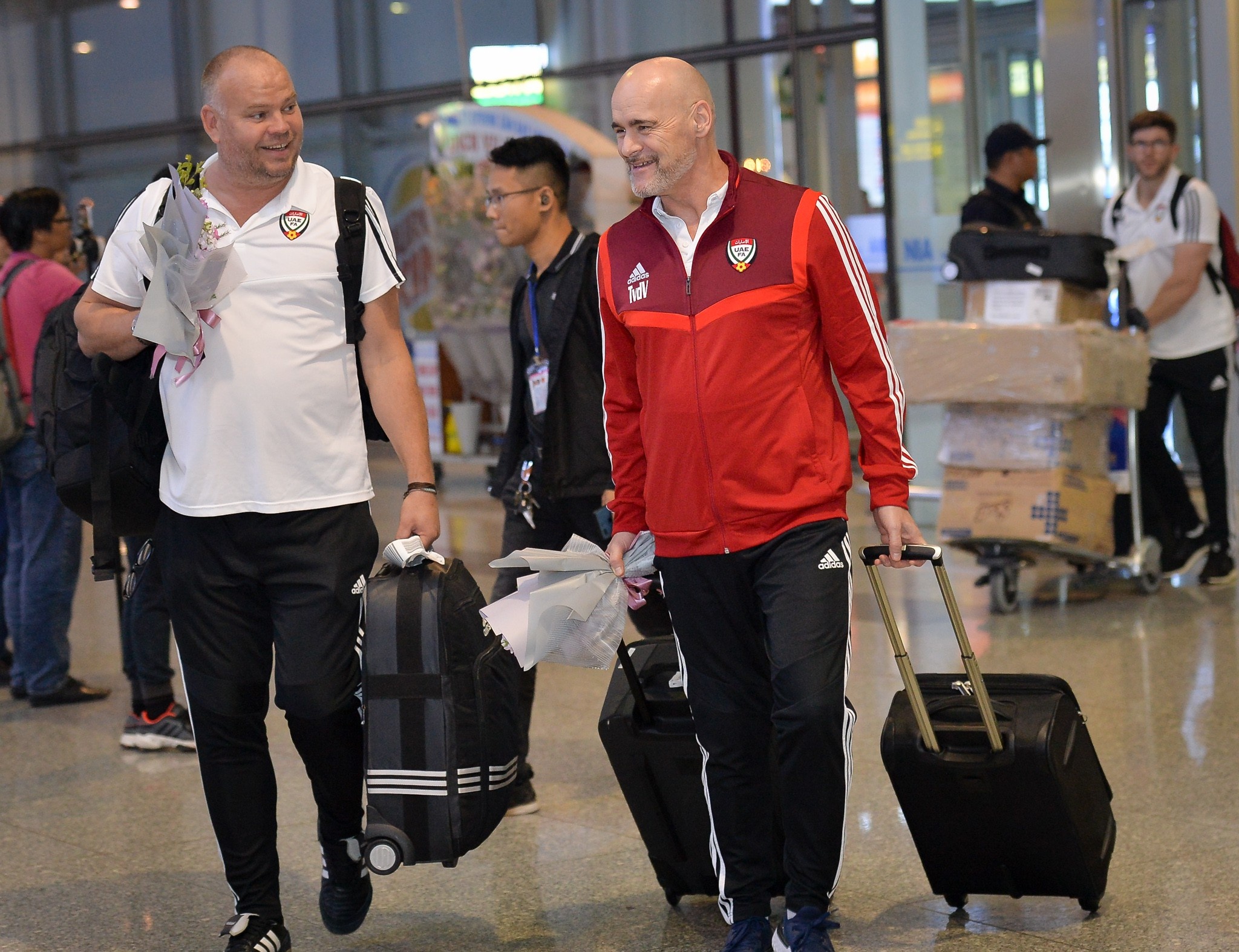 Cau thu UAE dung iPhone 11 Pro Max anh 1