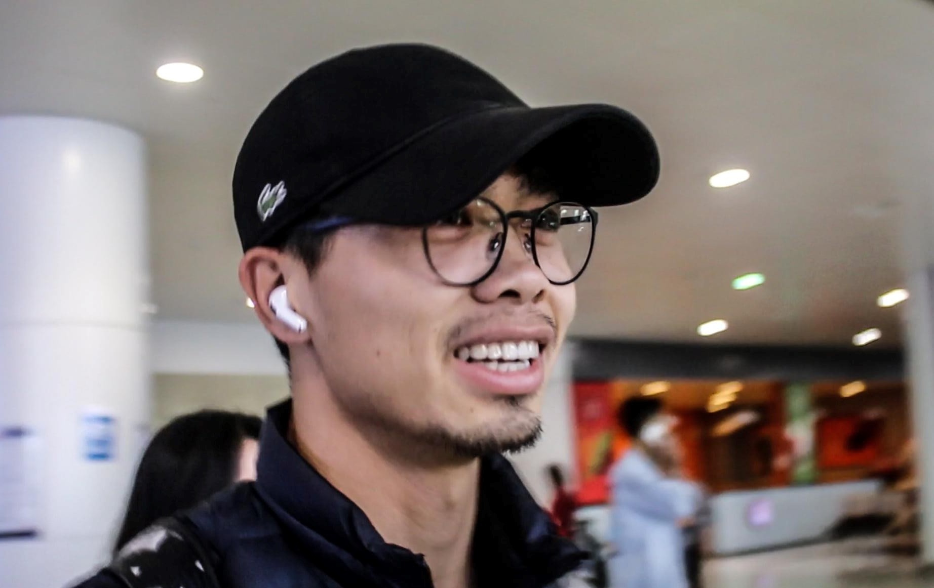 Cau thu UAE dung iPhone 11 Pro Max anh 5