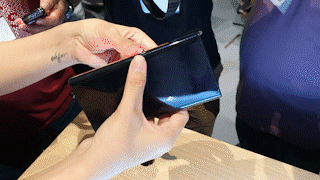 Dien thoai gap Huawei Mate X duoc ban voi gia 2.400 USD hinh anh