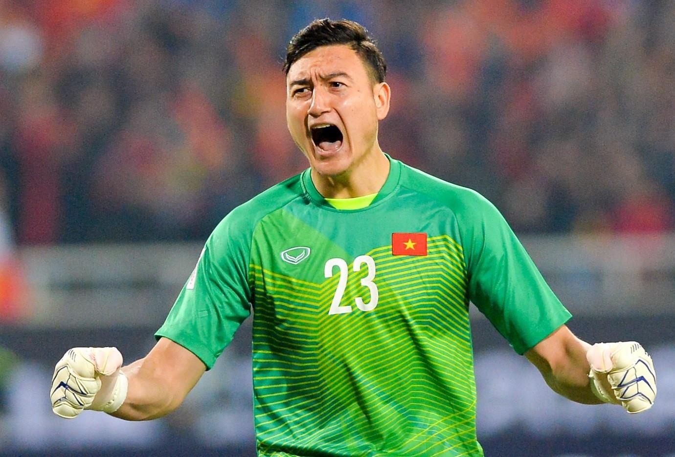 Fan Viet tran vao Facebook Van Lam, Van Hau chuc mung hinh anh