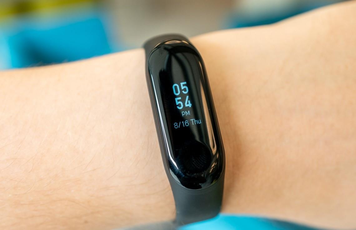 Xiaomi ra mat vong deo tay thong minh gia duoi 20 USD hinh anh