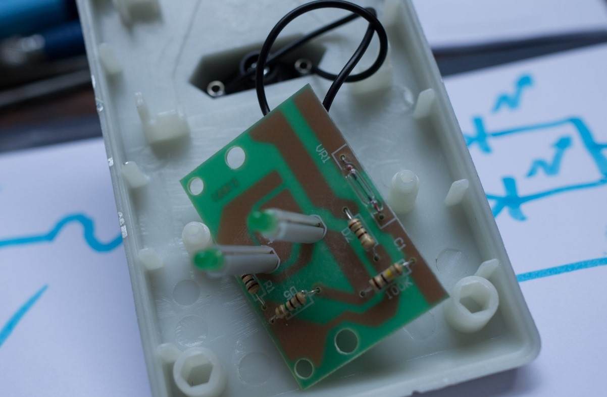 thiet bi lam cham dong ho dien anh 2