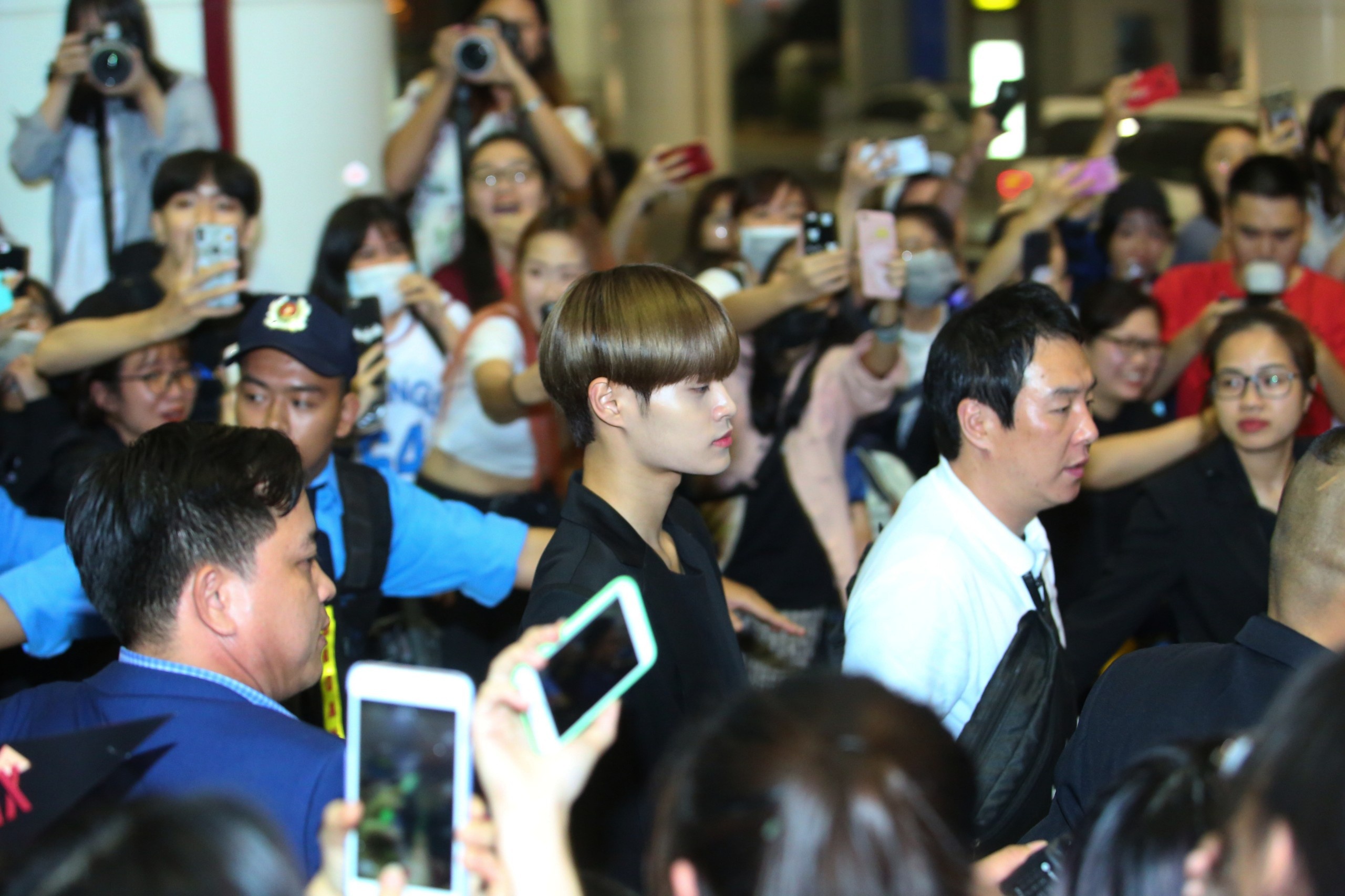 Sao han dung dien thoai gi anh 1