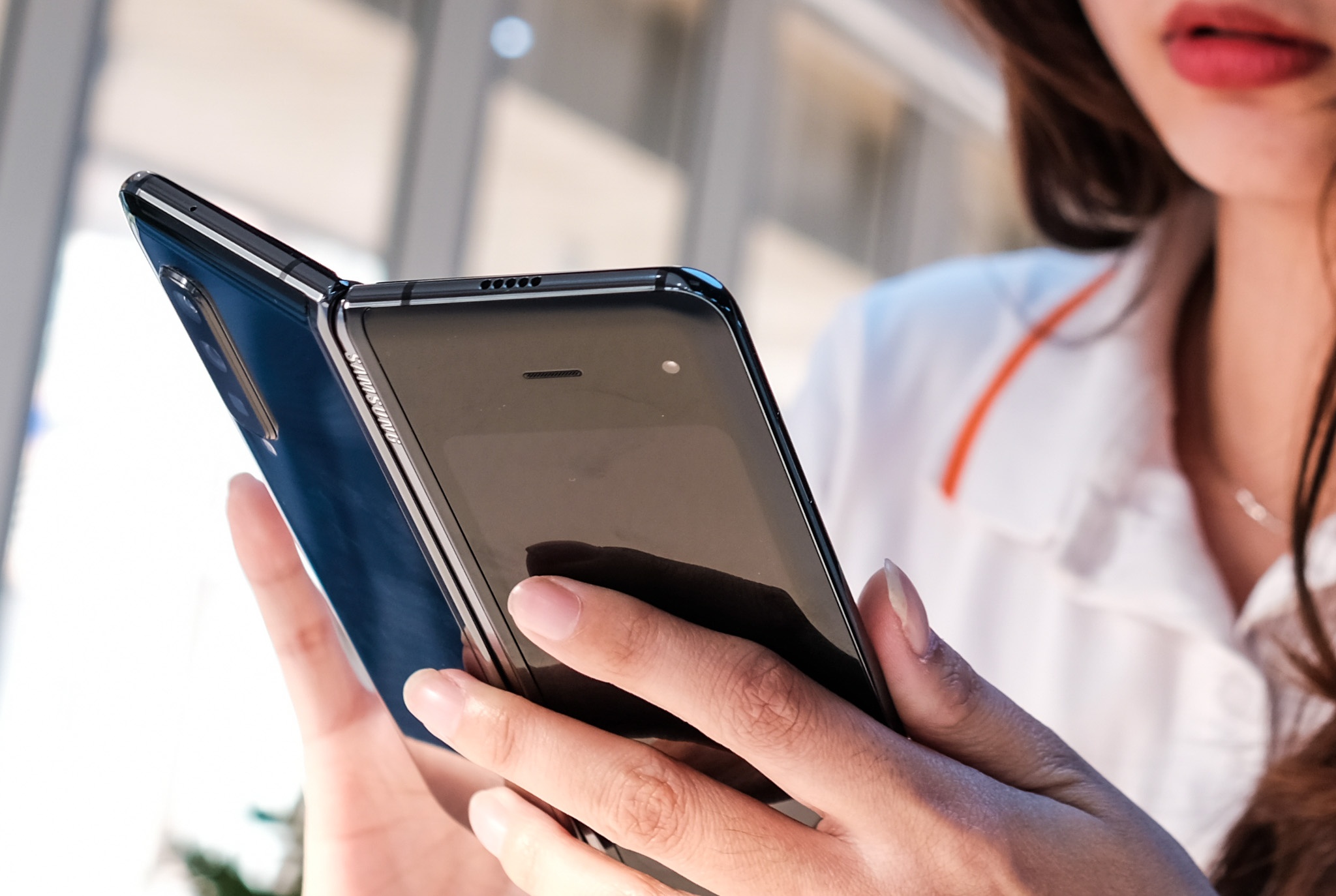 mo hop Galaxy Fold anh 12