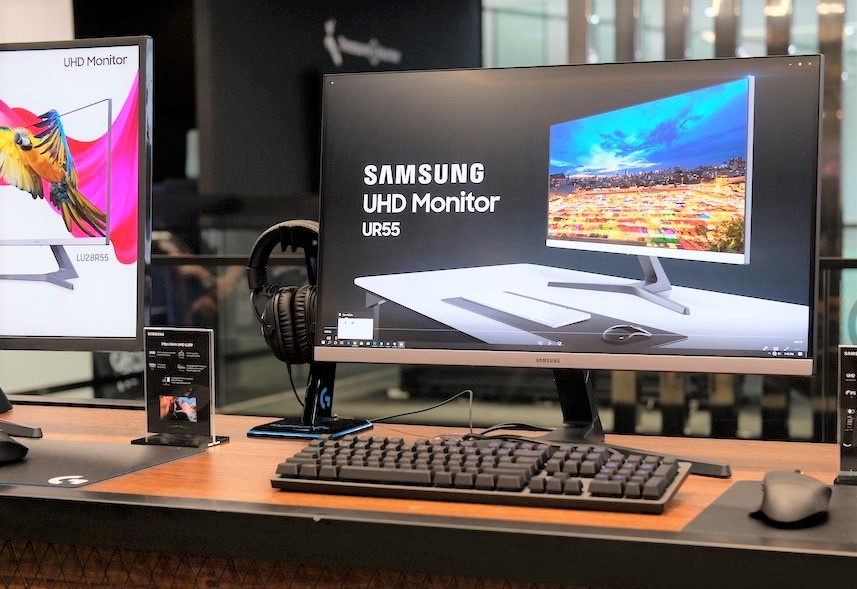 Samsung ra man hinh 4K, chuyen do hoa, gia 15 trieu dong o VN hinh anh