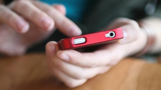 Mat tien va thong tin ca nhan sau khi nhan cuoc goi la hinh anh