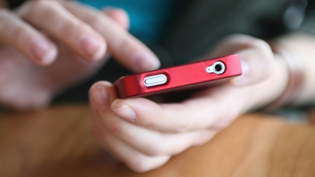 Mat tien va thong tin ca nhan sau khi nhan cuoc goi la anh 1