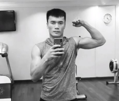 Ngoi sao bong da Viet Nam dung dien thoai gi anh 3