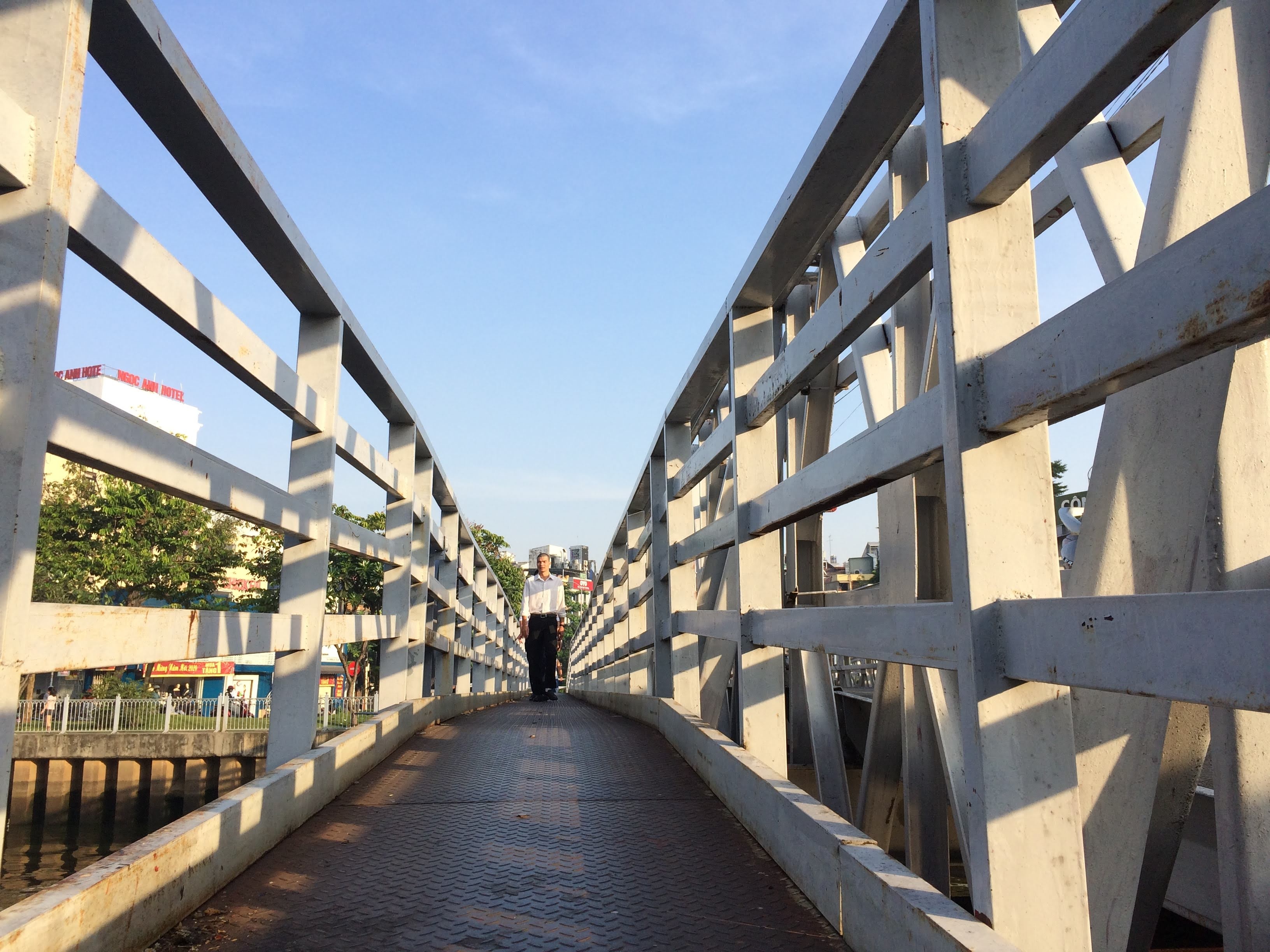 gia ban iPhone 5S anh 8