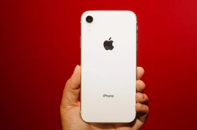 iPhone XR chao ban gia duoi 7 trieu dong tai Viet Nam hinh anh
