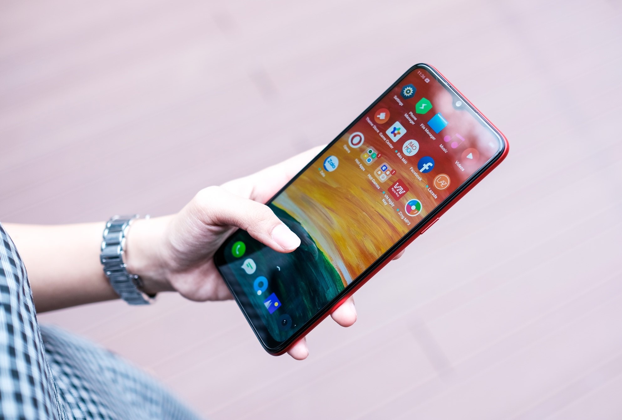 Loat smartphone man hinh lon gia duoi 5 trieu tai Viet Nam hinh anh