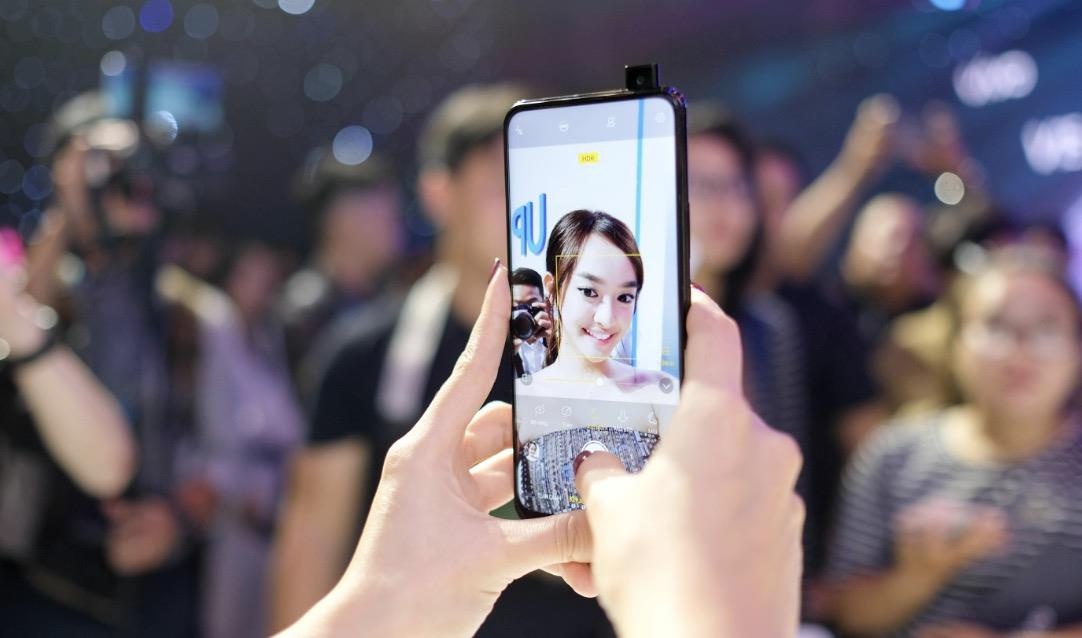 Loat smartphone duoi 5 trieu co camera selfie chup anh dep dip Tet hinh anh