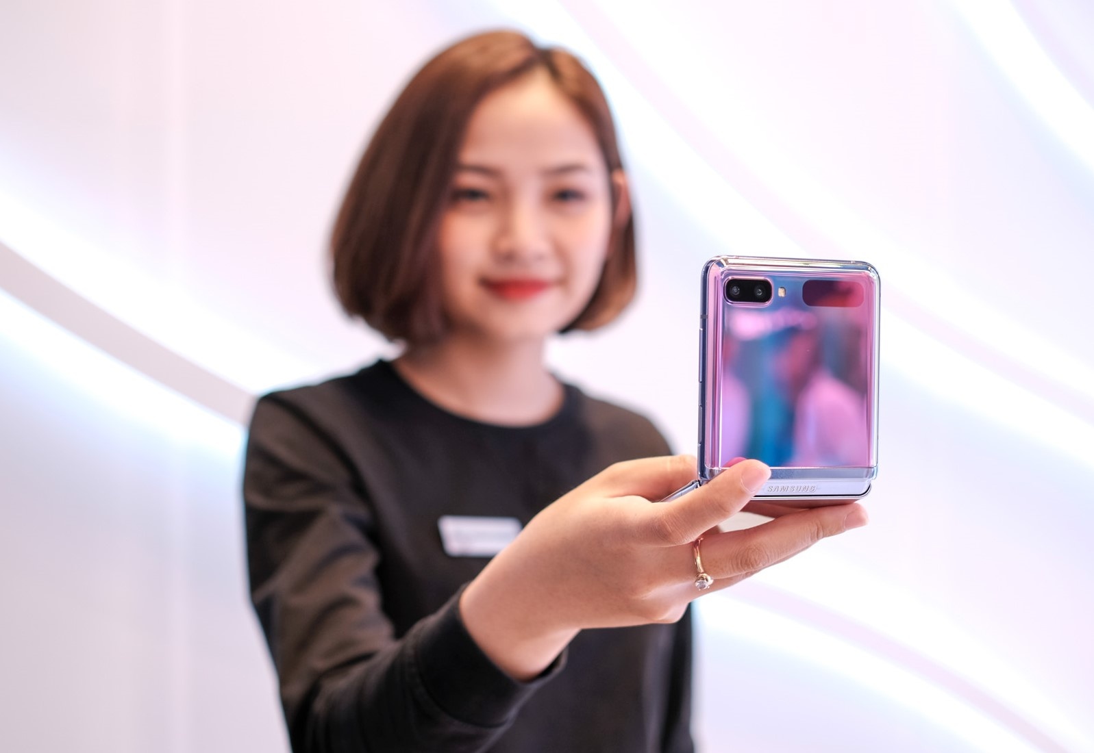 Galaxy Z Flip ra mat tai Viet Nam, gia 36 trieu dong hinh anh